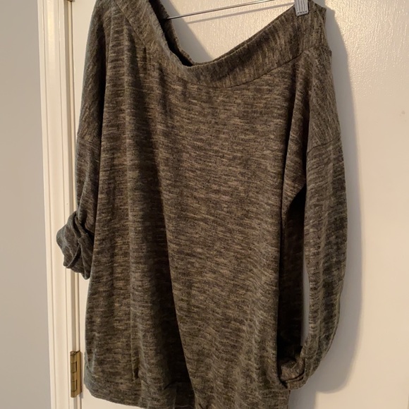 Altar’d State Off-the-Shoulder Sweater 💚 - Small - Picture 2 of 5